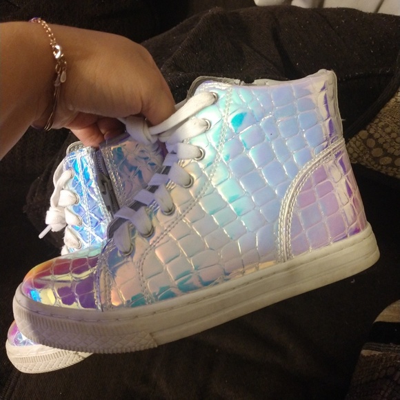 Size 3 girls high top justice shoes - Picture 1 of 2